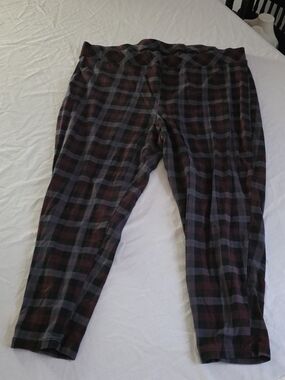 torrid Sz 4xl  Black and Gray Plaid Leggings